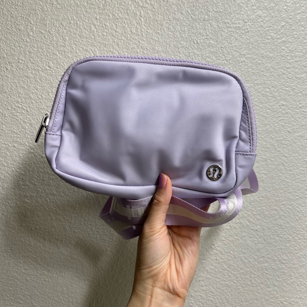 Lululemon Everywhere Belt Bag 1L Wordmark in Lilac Ether/White